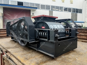 2PG400x400小型对辊嘿嘿视频在线观看发往福建泉州破碎瓜子石