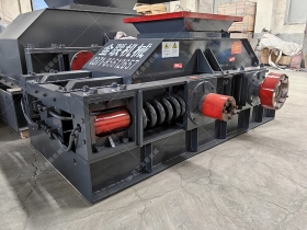 800x600型对辊破碎嘿嘿视频首页入口发货 河卵石制砂