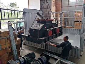 2PG800*600对辊嘿嘿视频在线观看发往重庆_破碎鹅卵石