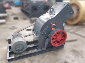 PC200x300小型不锈钢锤式嘿嘿视频在线观看发往河北唐山粉碎化肥