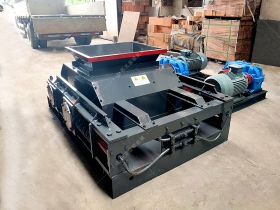 2PGC900X900大型双齿辊嘿嘿视频在线观看发往内蒙古赤峰破碎煤